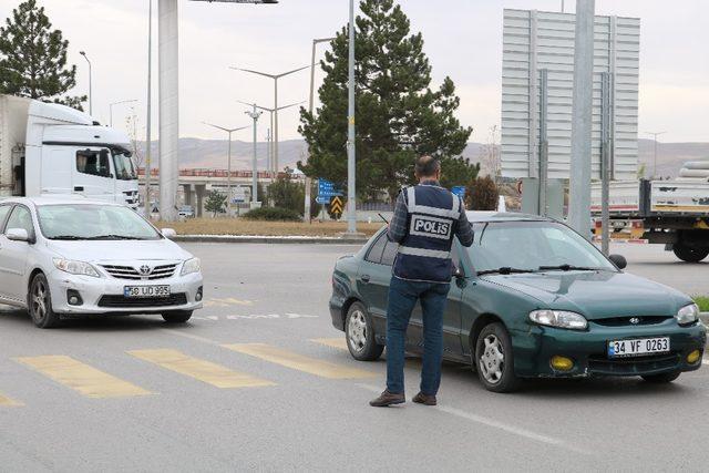 Direksiyon başında sigara içenlere, 153 TL para cezası uygulandı