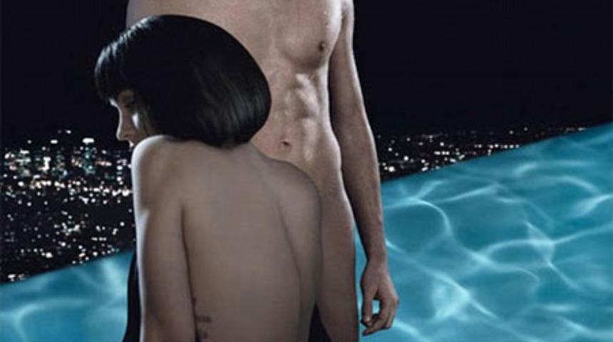 &Ccedil;ıplak Modelle Poz Verdi!