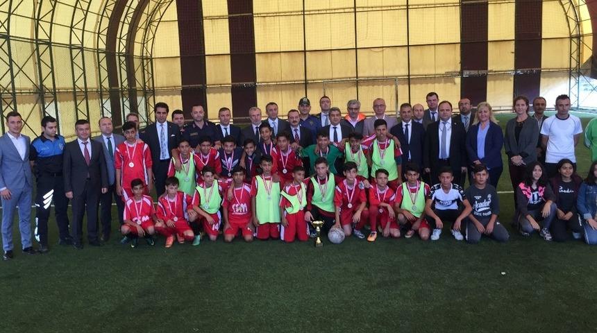 Çocuklar “Sanalda Değil Sahada” projesi ile turnuva düzenlendi