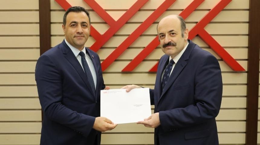 Rekt&ouml;r Kalan mazbatasını aldı