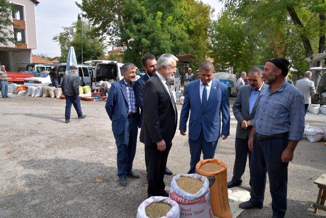 Belediye Başkanı Başdeğirmen zahir pazarı üreticisiyle buluştu