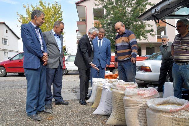 Belediye Başkanı Başdeğirmen zahir pazarı üreticisiyle buluştu