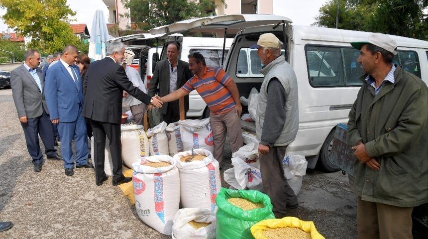 Belediye Başkanı Başdeğirmen zahir pazarı &uuml;reticisiyle buluştu