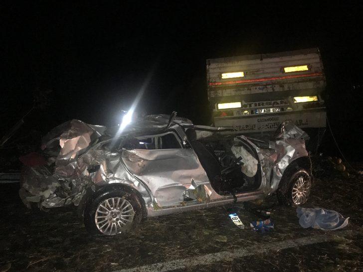 Konya'da katliam gibi kaza! Kontrolden çıkan TIR otomobili altına aldı! G5