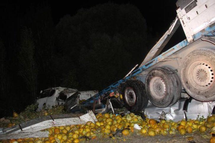 Konya'da feci kaza: 2 ölü, 3 yaralı G1