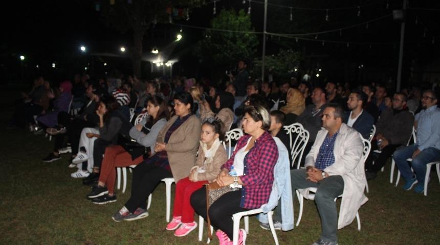 Ey&uuml;psultan&rsquo;da a&ccedil;ık hava tiyatrosu vatandaşları bir araya getirdi