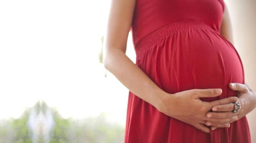 Hamilelikte bel ağrısı &ccedil;ekiyorsanız &ccedil;&ouml;z&uuml;m&uuml; basit