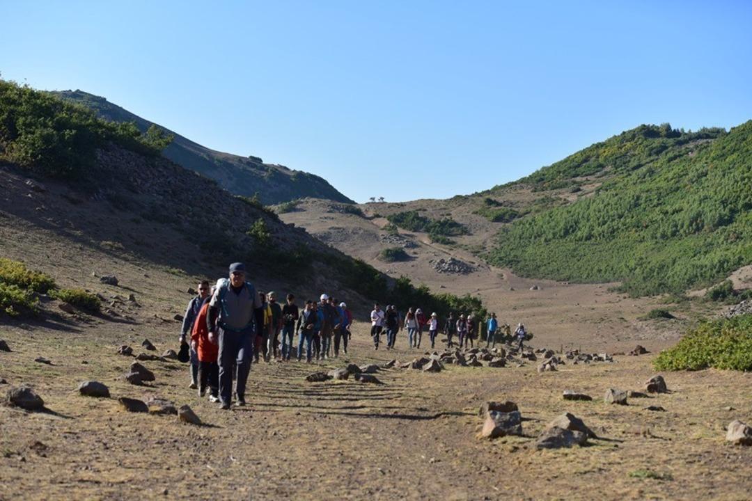 Dağcılar Van G&ouml;l&uuml; i&ccedil;in tırmandı