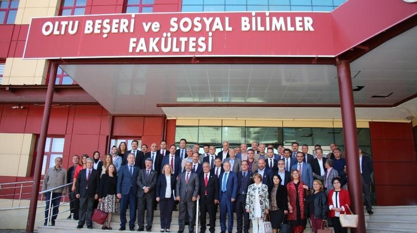 Atat&uuml;rk &Uuml;niversitesi Senato toplantısı  Oltu&rsquo;da  yapıldı