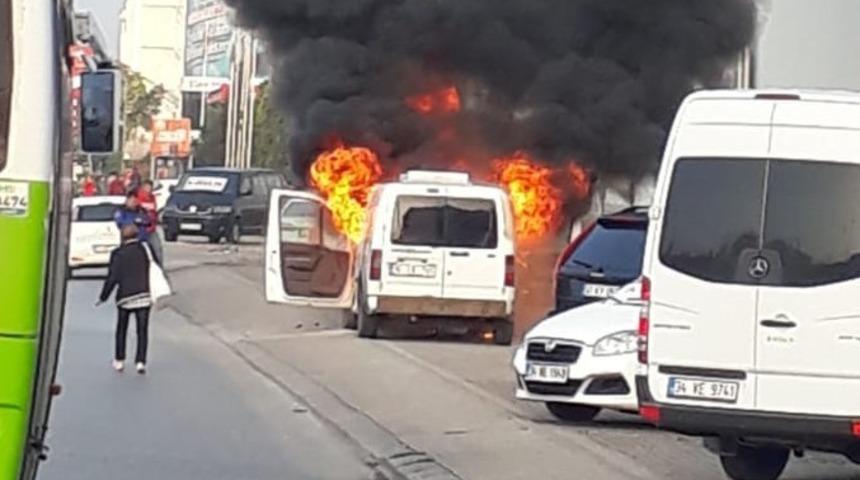 Park halindeki ara&ccedil; alev alev yandı