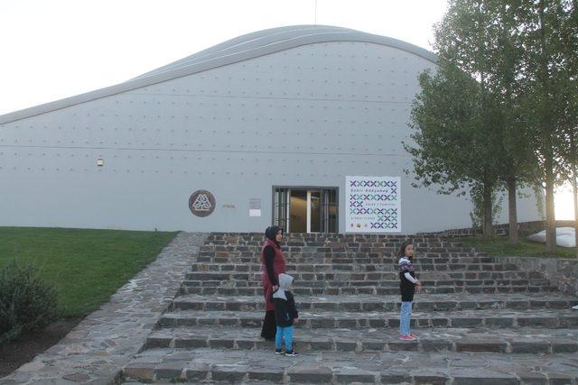 Baksı M&uuml;zesi&rsquo;nde ziyaret&ccedil;i &ccedil;eşitleniyor 2