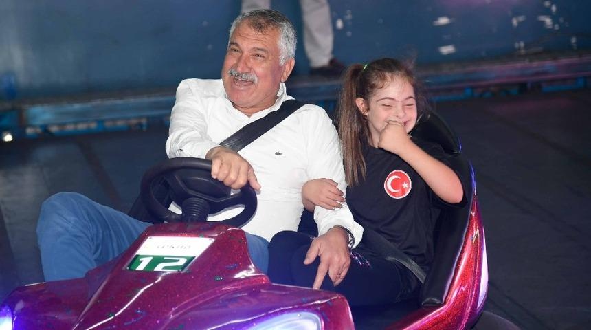 Engelliler g&ouml;n&uuml;llerince eğlendi