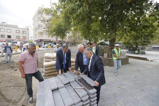 Başkan Büyükkılıç, Hunat Camii çevresinde yapılan çalışmaları inceledi