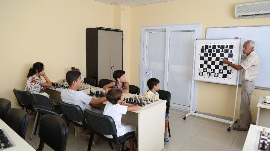 Mezitli&rsquo;de satran&ccedil; kursu kayıtları devam ediyor