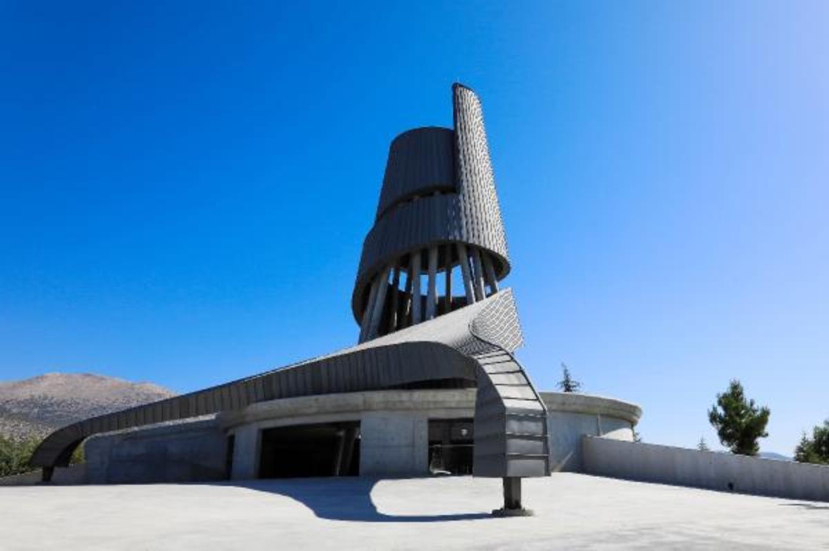 S&uuml;leyman Demirel'in anıt mezarı Isparta'da ziyarete a&ccedil;ıldı! Anıtkabirden sonra en b&uuml;y&uuml;ğ&uuml;