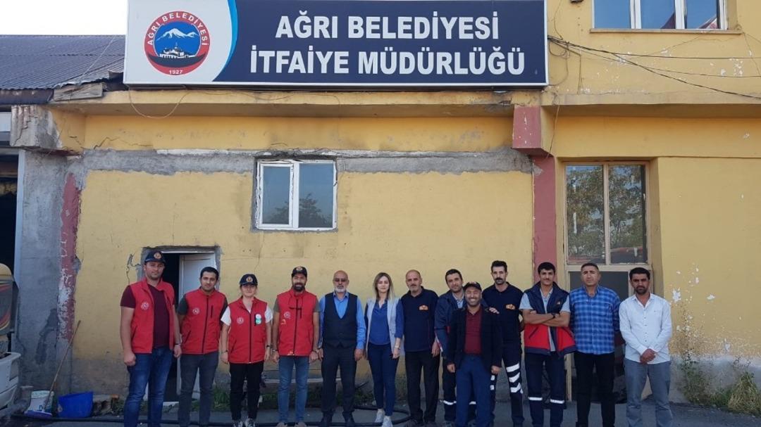 Ağrı Gen&ccedil;lik Merkezinden İtfaiye M&uuml;d&uuml;rl&uuml;ğ&uuml;&rsquo;ne anlamlı ziyaret