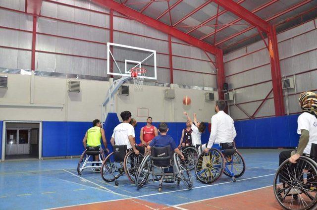 Van’da ‘Toplum Kalkınmasında Gönül Elçileri’ programı