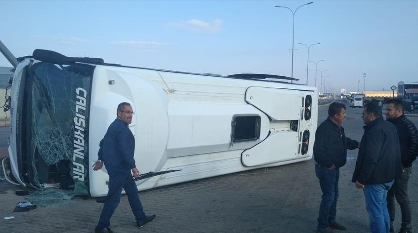 Son dakika! Kayseri'de servis midibüsü kaza yaptı: Ölü ve yaralılar var