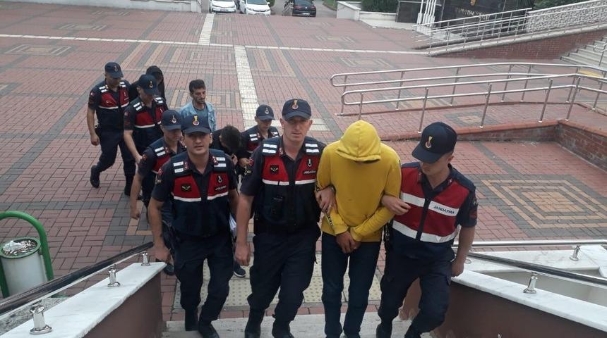 Ak&uuml; hırsızları tutuklandı