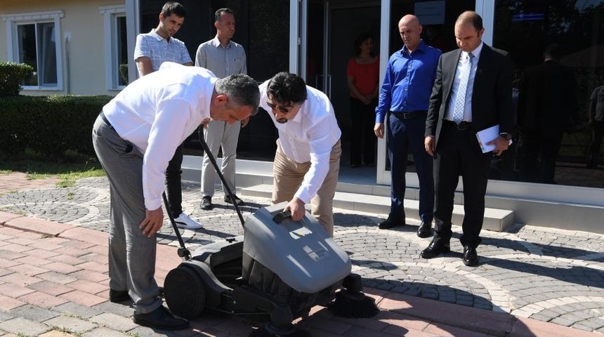 Başkan Semih Esen, yeni ‘süpürücü’leri test etti