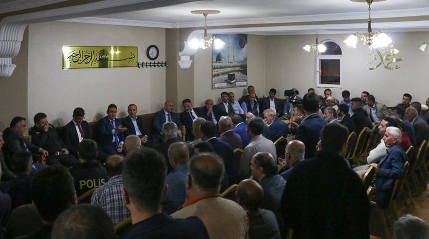 Belediye Başkanı Tanğlay, mahalle buluşmalarını s&uuml;rd&uuml;r&uuml;yor