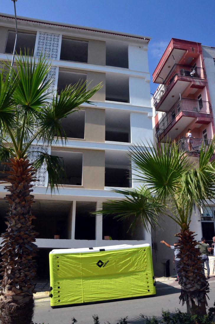 Evine düzenlenen baskından kaçıp çatıya çıktı G5