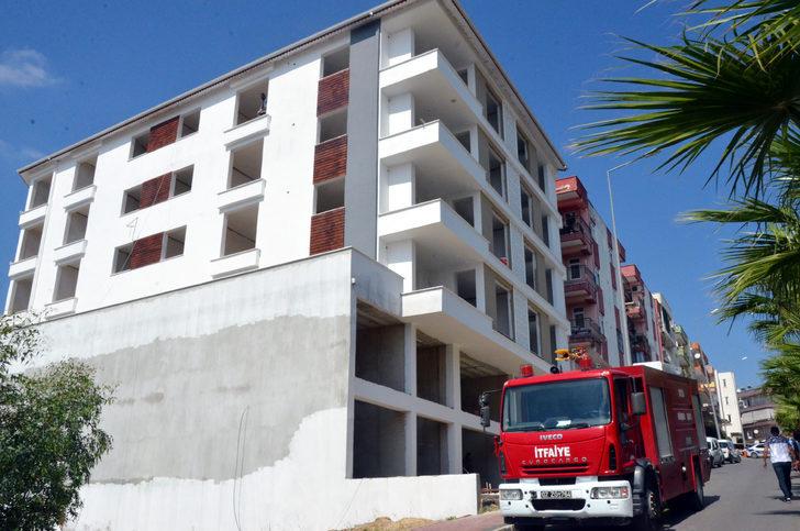 Evine düzenlenen baskından kaçıp çatıya çıktı G3