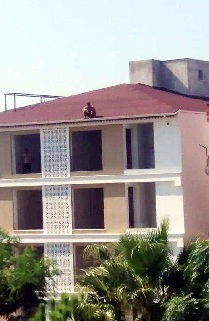 Evine düzenlenen baskından kaçıp çatıya çıktı G1