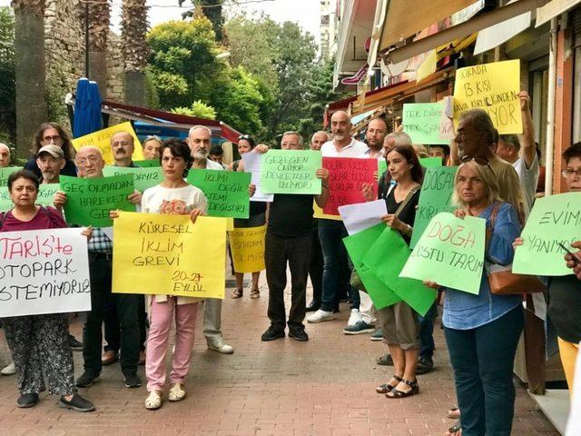 Kuşadası’nda küresel iklim grevi etkinliği yapıldı