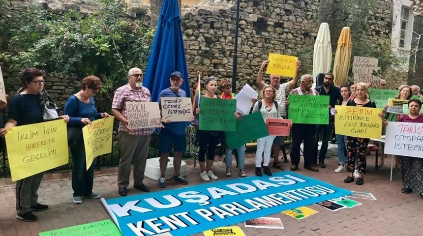 Kuşadası’nda küresel iklim grevi etkinliği yapıldı