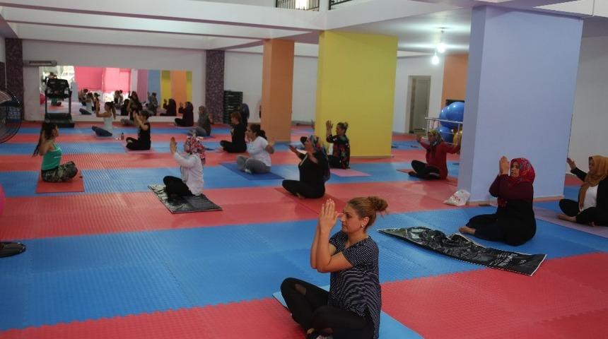 Erdemli Belediyesi Kadın Spor Merkezi eğitime başladı