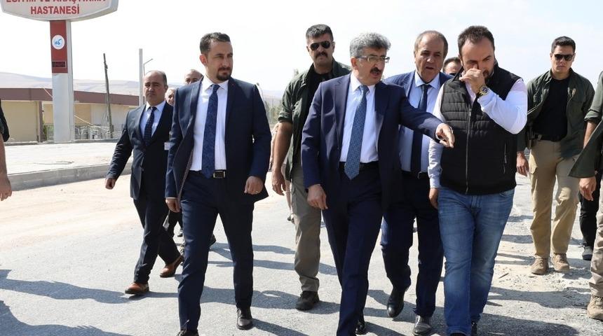 Vali Bilmez, k&ouml;pr&uuml;l&uuml; kavşakta incelemelerde bulundu