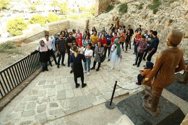 HKÜ’nün yeni öğrencileri oryantasyon ile Gaziantep’i tanıdı