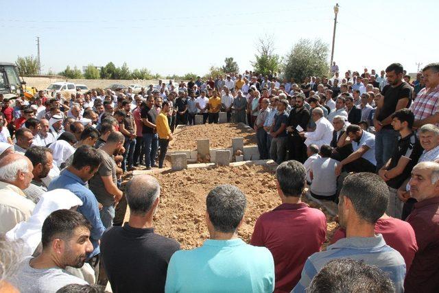 Trafik kazasında ölen 4 kardeş yan yana toprağa verildi