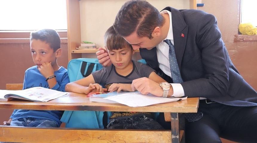 Kaymakam Kır&ccedil;uval k&ouml;yleri gezdi