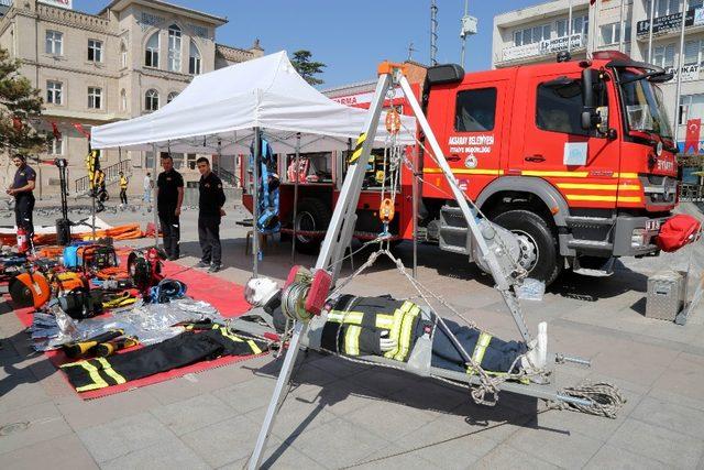 Aksaray’da itfaiye araç gereçlerini tanıttı