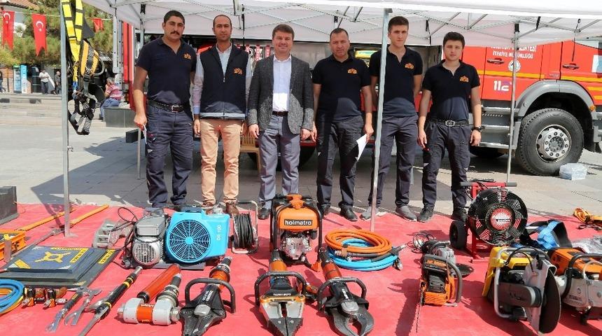 Aksaray&rsquo;da itfaiye ara&ccedil; gere&ccedil;lerini tanıttı