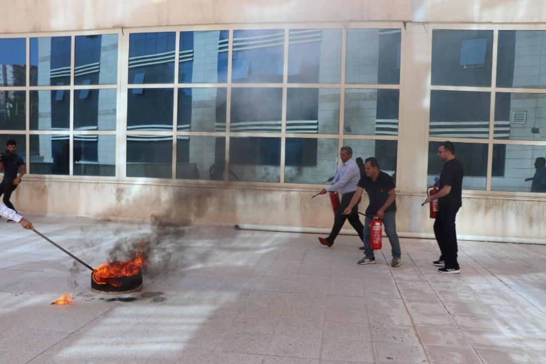 Siirt Devlet Hastanesinde yangın tatbikatı ger&ccedil;eği aratmadı