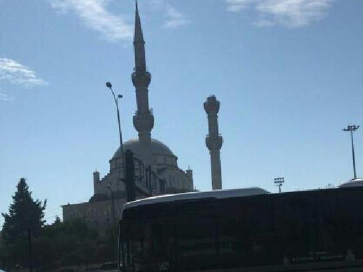 İstanbul'daki depremde caminin minaresi yıkıldı! İşte deprem sonrası ilk g&ouml;r&uuml;nt&uuml;ler