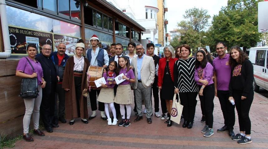 Dil Bayramı&rsquo;nda &rsquo;T&uuml;rk&ccedil;e&rsquo; i&ccedil;in y&uuml;r&uuml;d&uuml;ler