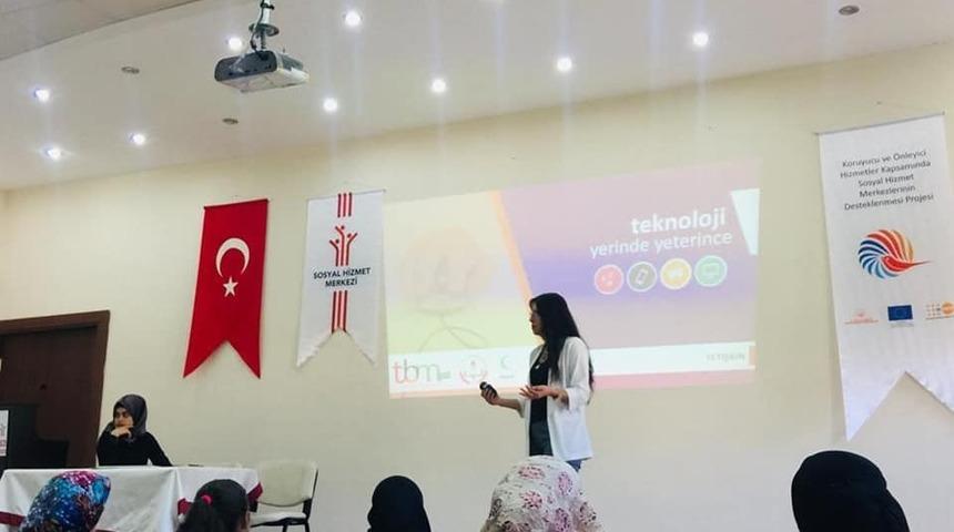 T&uuml;rk ve Suriyeli ailelere okul ve aile eğitimi