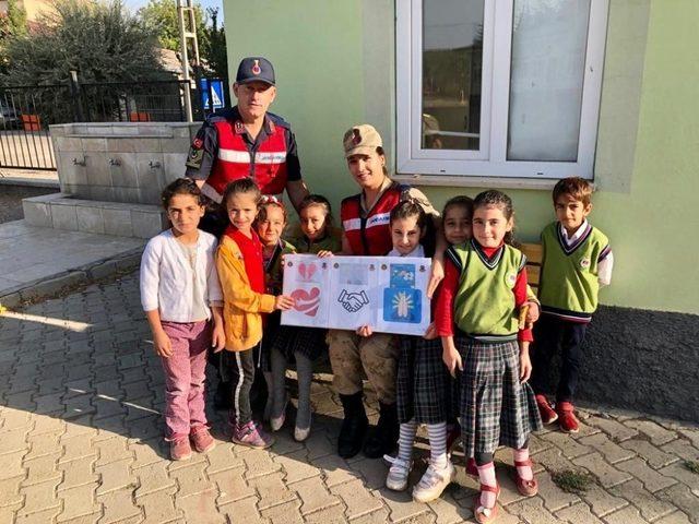 Jandarma ekipleri,öğrenci servislerini denetledi