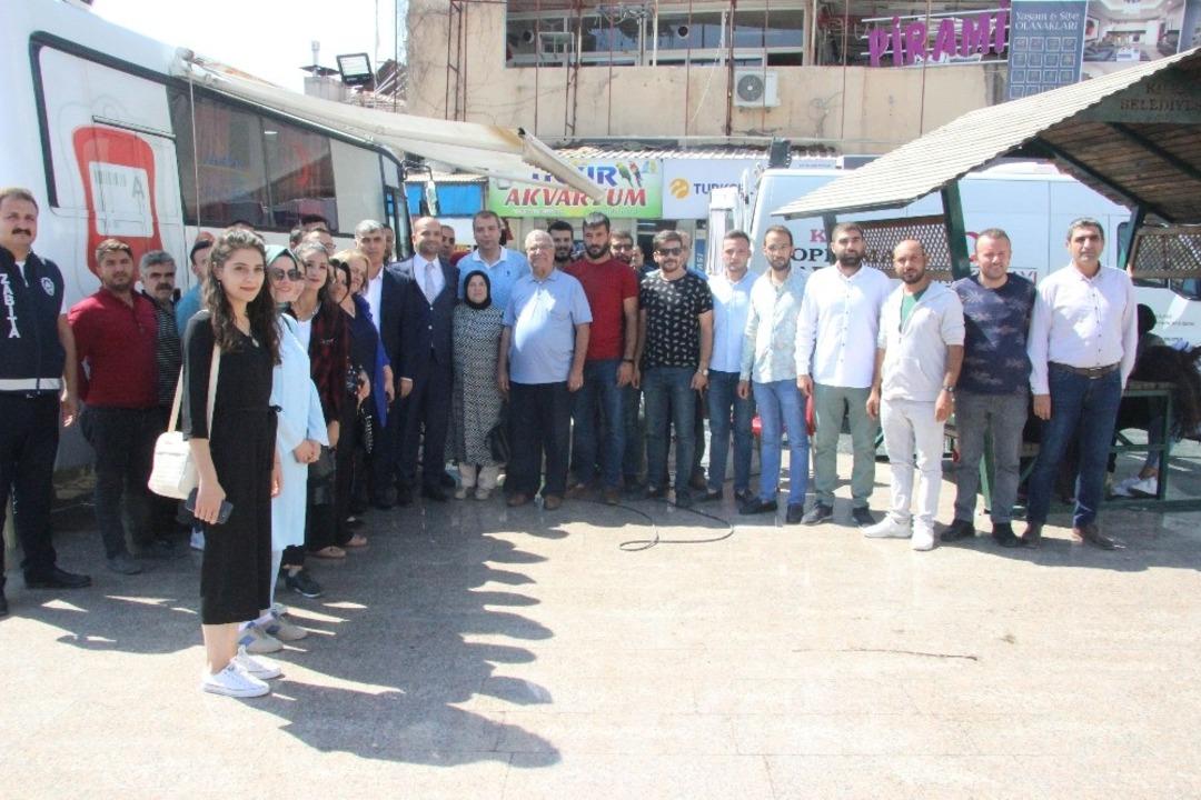 AK Partililer &ldquo;Damlaya damlaya can olur&rdquo; kampanyasına destek verdi