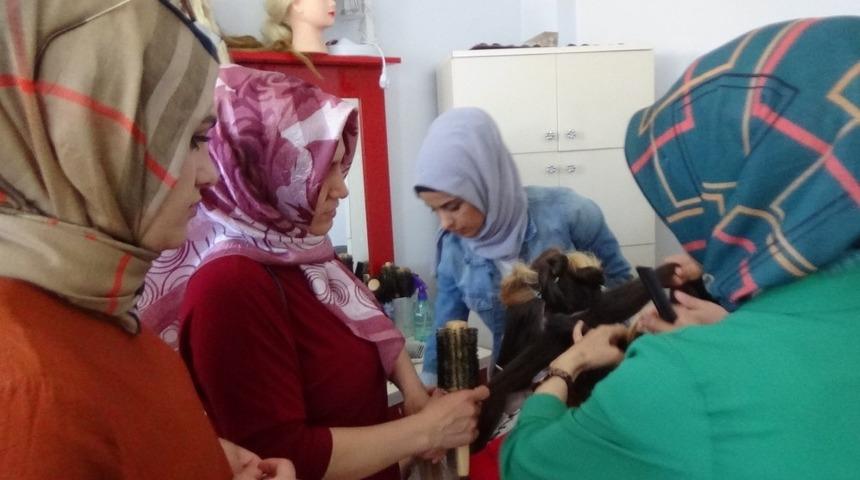 Kadınlar ADEM kursunda meslek &ouml;ğreniyor