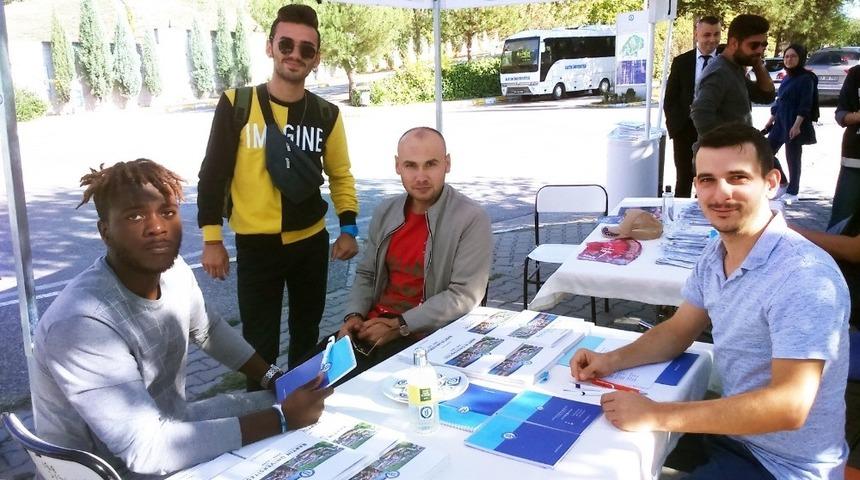 Bartın &Uuml;niversitesi&rsquo;nin yeni &ouml;ğrencileri kurulan stantlarda bilgilendirildi
