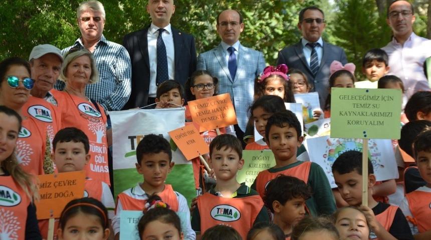 S&ouml;ke&rsquo;de &ccedil;&ouml;p toplayıp, İklim Grevine dikkat &ccedil;ektiler