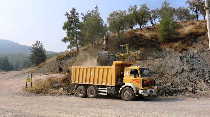 Yunusemre&rsquo;den Uncubozk&ouml;y&rsquo;de yol &ccedil;alışması
