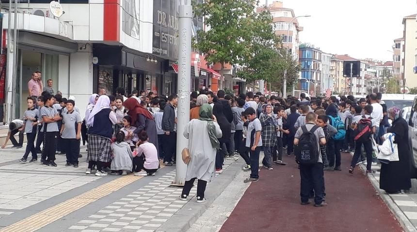 Okulda &rsquo;deprem paniği&rsquo;
