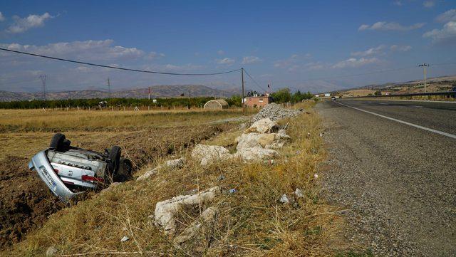 Adıyaman'da otomobil takla attı: 2 yaralı