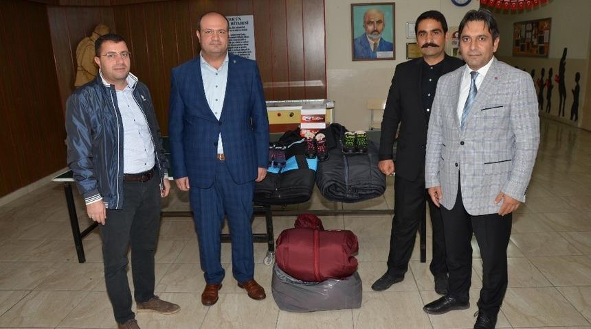 ETSO’dan öğrencilere giyim ve kırtasiye yardımı